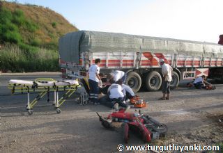 MOTOSİKLET İLE TIR ÇARPIŞTI: 2 ÖLÜ